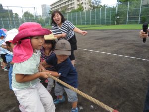 めだかぐみの綱引き！オーエス！